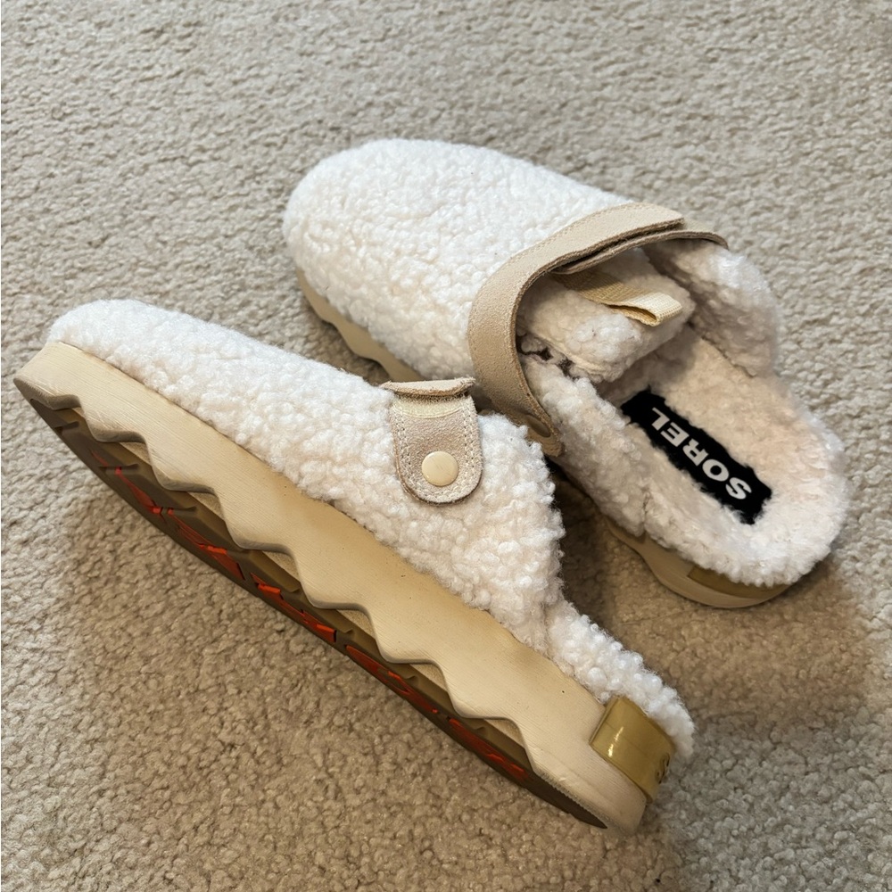 Women’s Sorel Cozy Vibe Slip On Shoes, Size 9 | Worn Once | White/Cream Colored